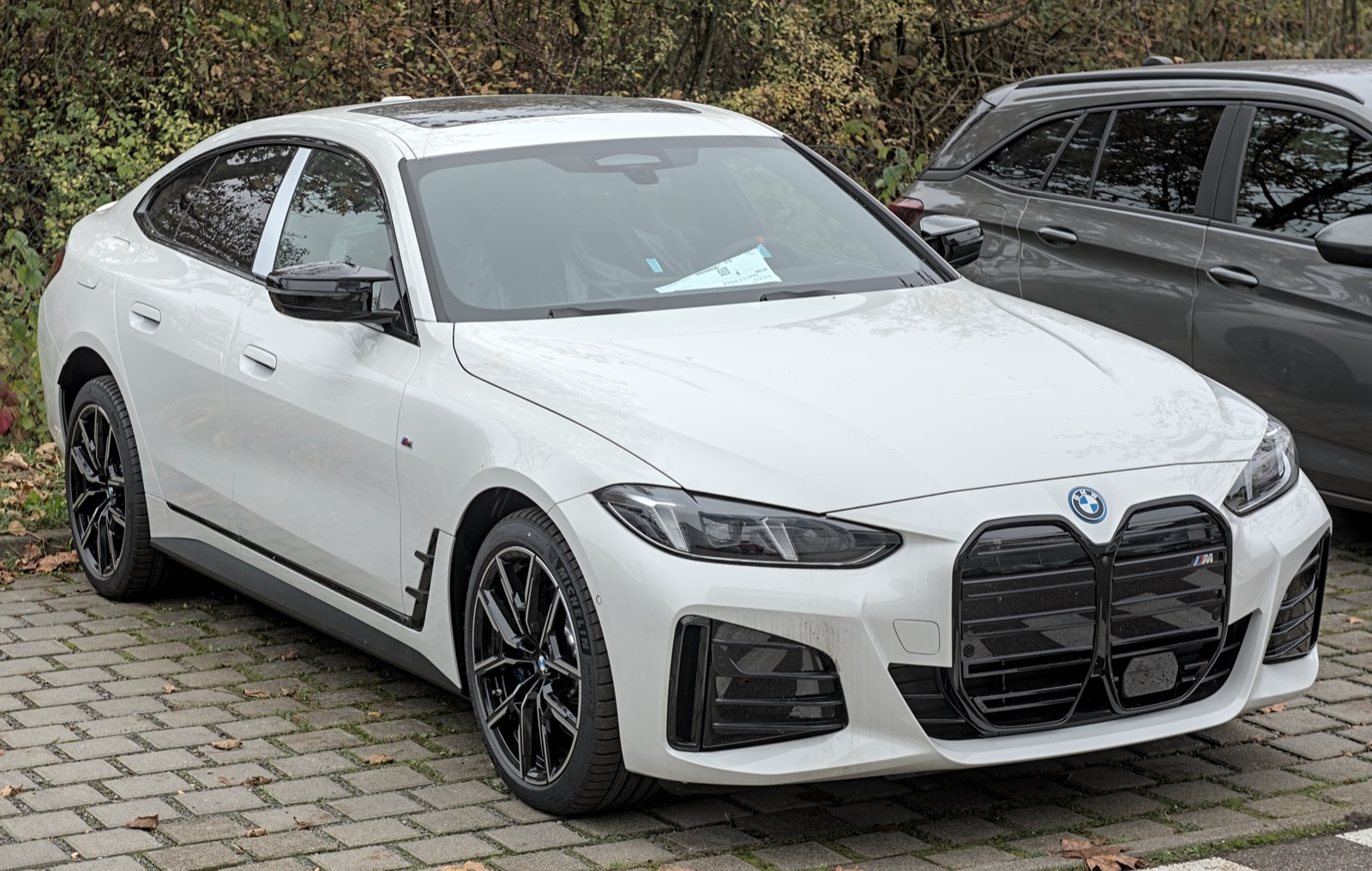 BMW i4 M Sport 외관 전측면