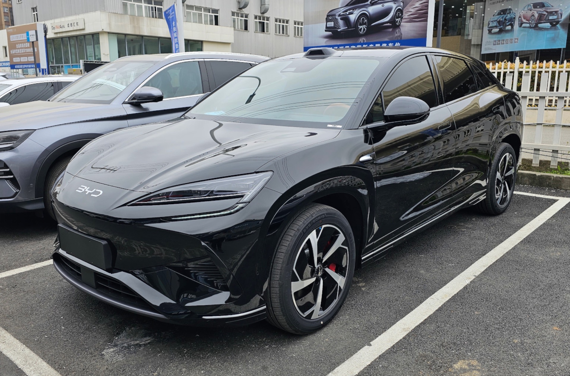 BYD 씨라이온 7 전측면 블랙 실차 사진
