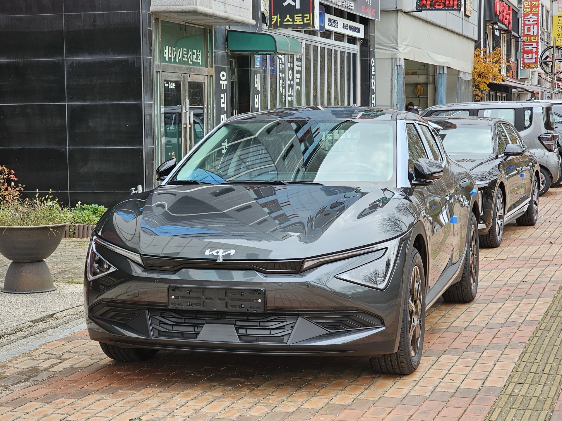 더 뉴 기아 EV6 페이스리프트 전면 실차 사진